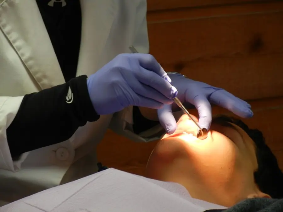 Cura del sorriso: affrontarla grazie all'implantologia dentale